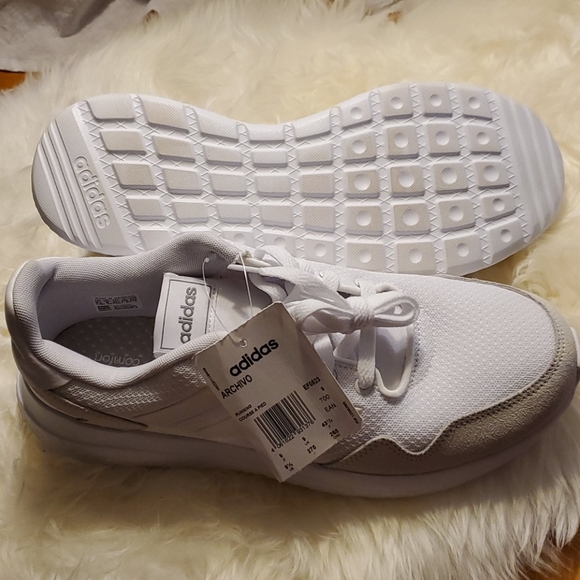 NWT Men's Adidas ARCHIVO - White in Size 9 1/2 - Picture 3 of 7